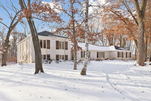 $950,000 | 23 Evergreen Road, North Oaks, MN 55127