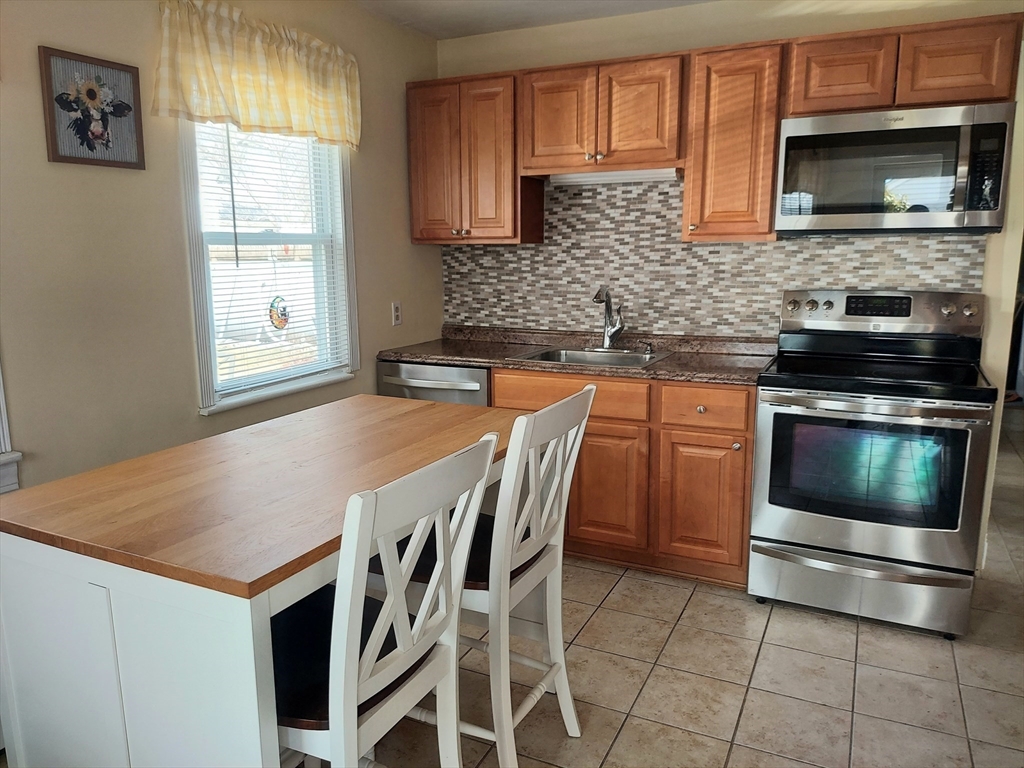 76 Ralph Mann Drive Stoughton, MA 02072 - Photo 5 of 6