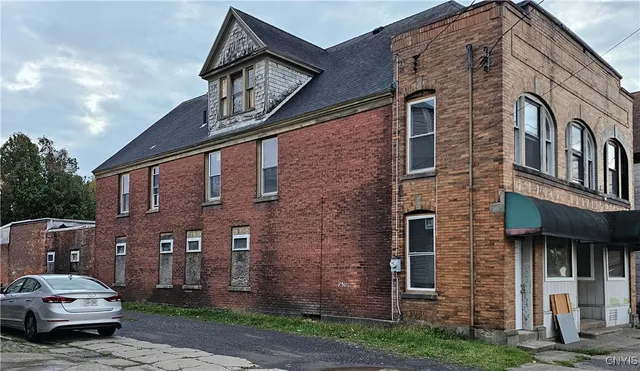 $250,000 | 744-746 Bleecker Street, Utica, NY 13501