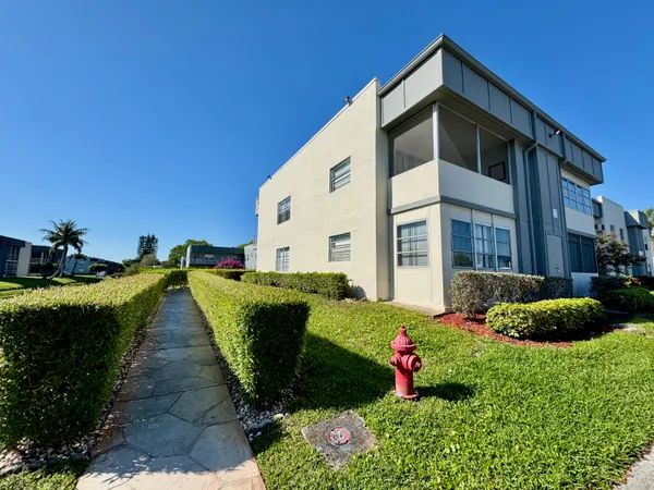 $1,600 | 530 Normandy Lane, Delray Beach, FL 33484