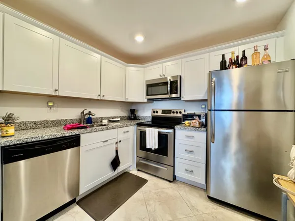 $1,600 | 530 Normandy Lane, Delray Beach, FL 33484