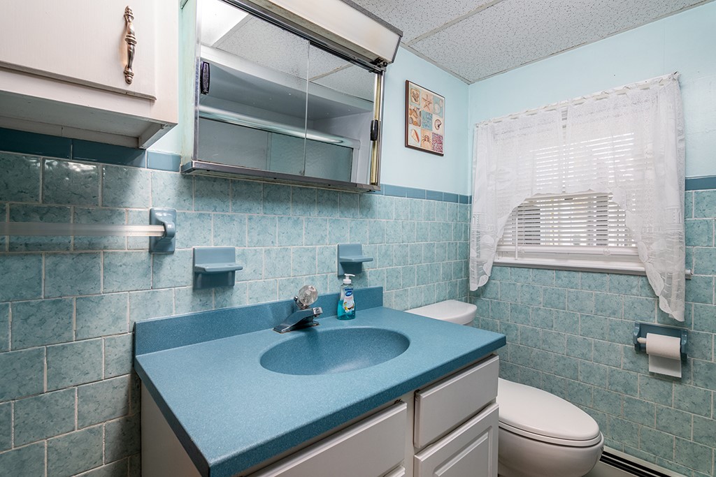 18 Greenbrier Road Narragansett, RI 02882 - Photo 12 of 26