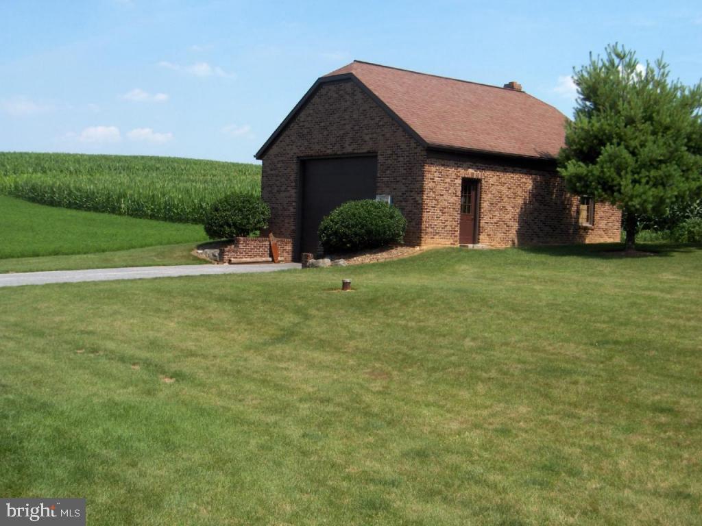 2000 Creek Hill Road Lancaster, PA 17601 - Photo 6 of 11 Gallery Image 6