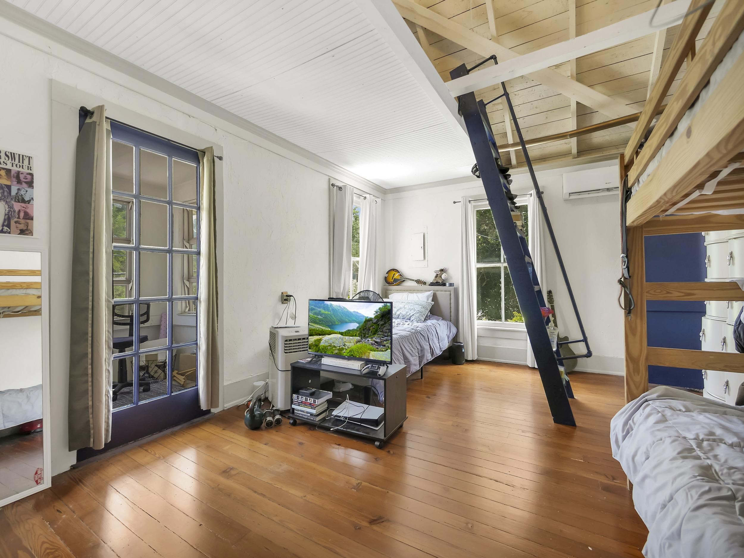 8 Davis Street St. Augustine, FL 32084 - Photo 26 of 36 a view of livingroom with furniture and a potted plant