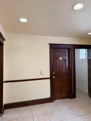 $1,600 | 90 Woodlawn Avenue, Unit 2, Albany, NY 12208