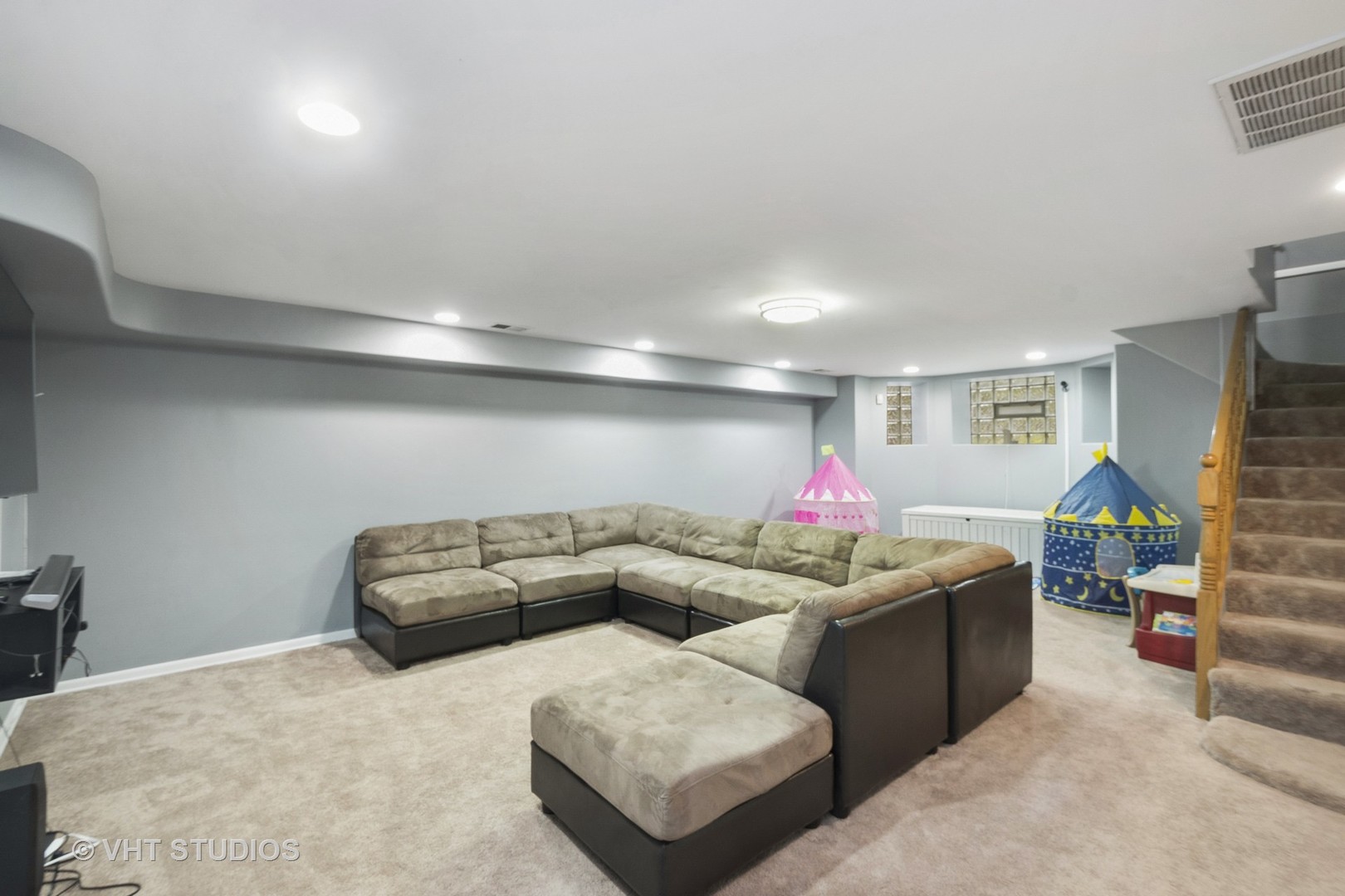 4530 South Prairie Avenue, Unit 1N Chicago, IL 60653 - Photo 4 of 11 a living room with furniture gym equipment and a fireplace