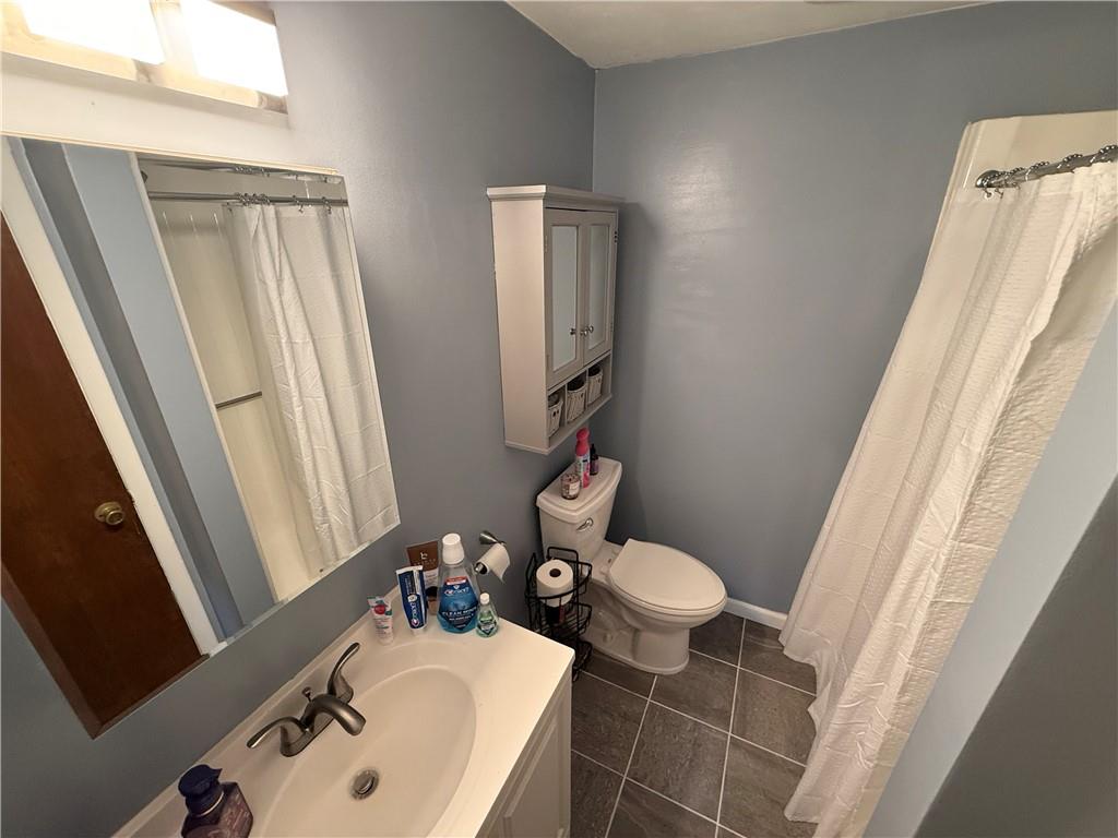 2009 Ridge Road McKeesport, PA 15135 - Photo 16 of 31 ON SUITE BATH