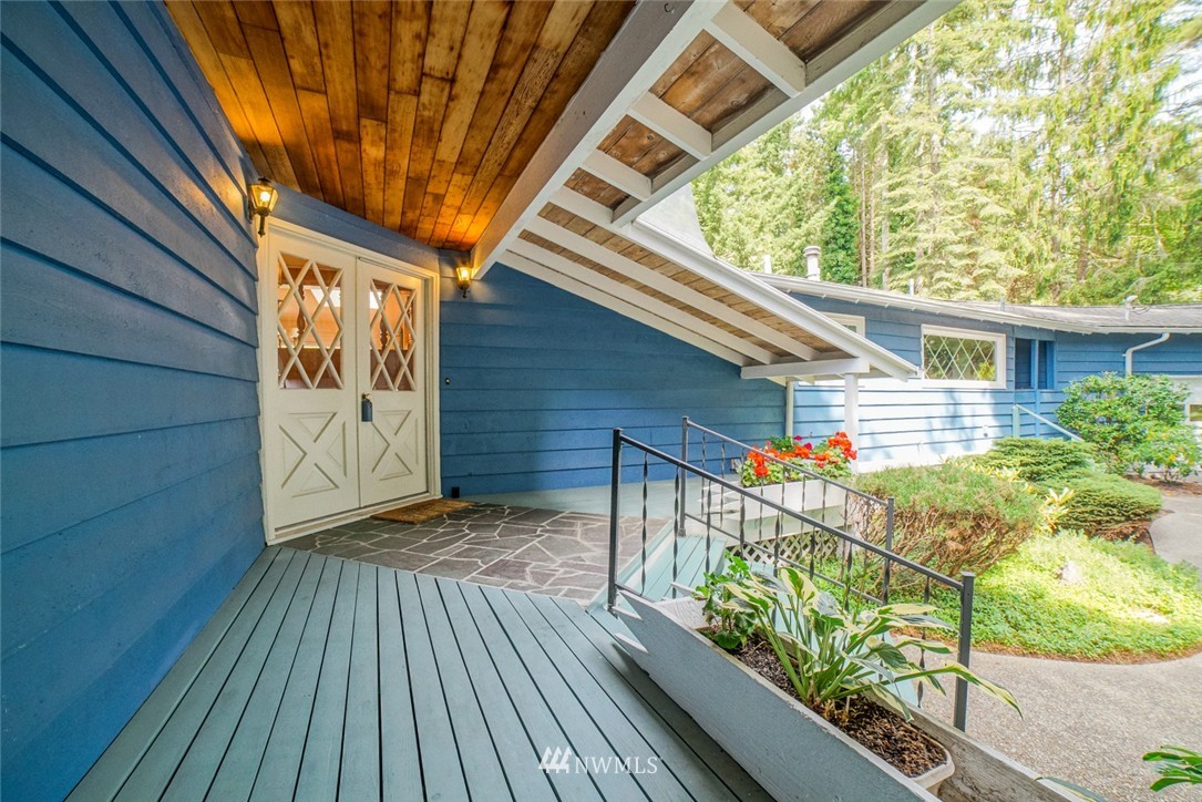 16407 Sylvester Road Southwest Burien, WA 98166 - Photo 2 of 25 Gallery Image 2