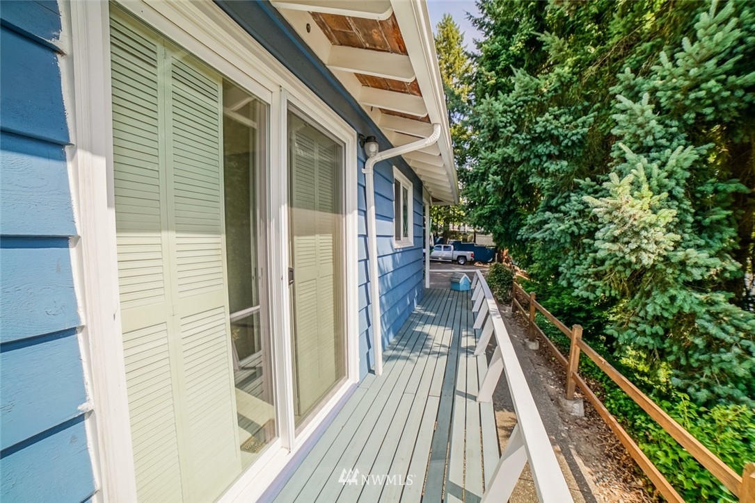 16407 Sylvester Road Southwest Burien, WA 98166 - Photo 11 of 25 Gallery Image 11