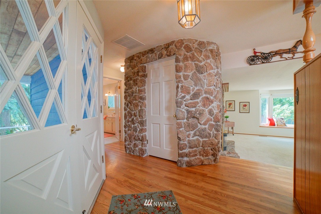 16407 Sylvester Road Southwest Burien, WA 98166 - Photo 14 of 25 Gallery Image 14