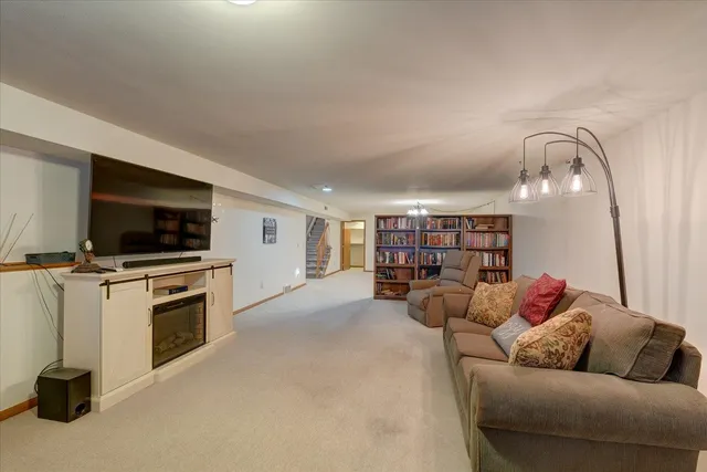 $339,900 | 711 Kensington Square, Stoughton, WI 53589