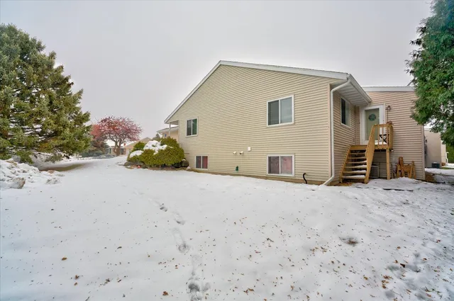 $339,900 | 711 Kensington Square, Stoughton, WI 53589