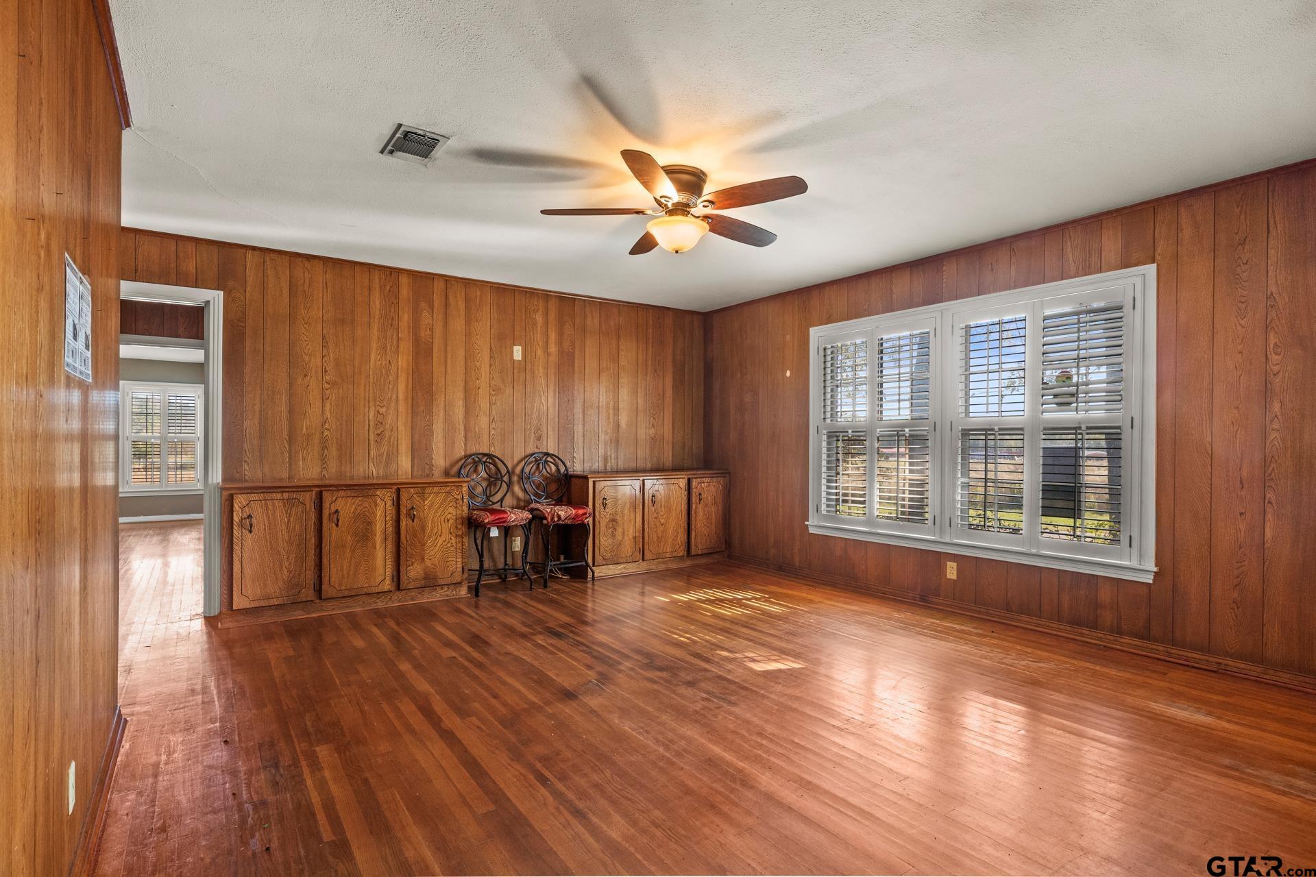 302 Smith Street Naples, TX 75568 - Photo 8 of 28 a view of a livingroom with furniture hardwood floor and a ceiling fan