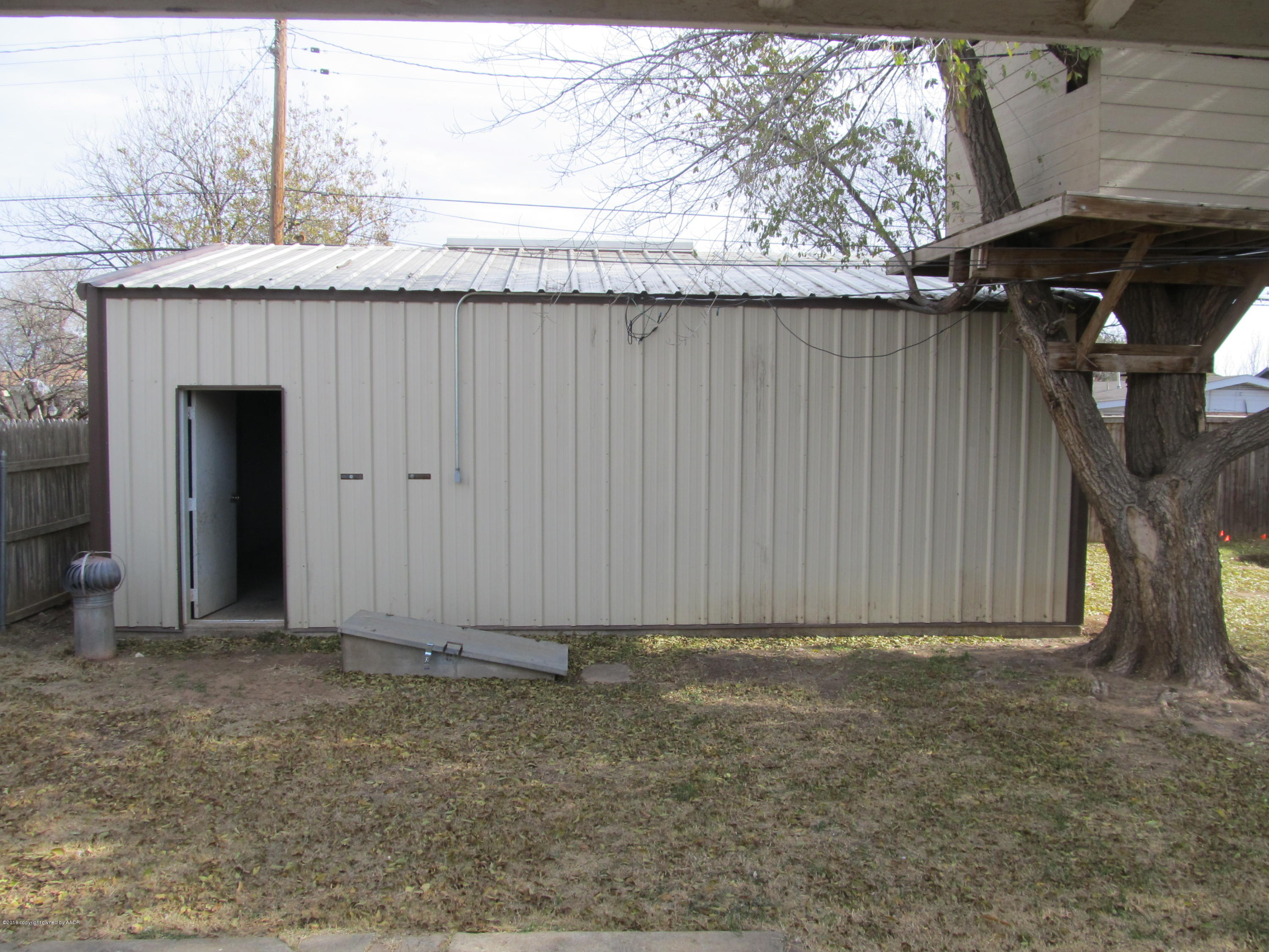 4103 South Bonham Street Amarillo, TX 79110 - Photo 11 of 13 a view of a garage