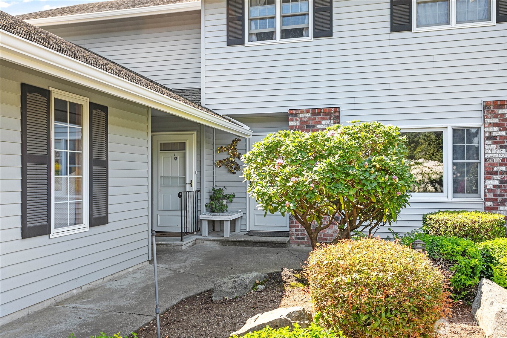 1843 Main Street, Unit A1 Lynden, WA 98264 - Photo 3 of 37 a potted plant sitting in front of a house