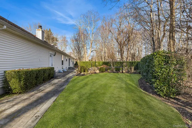a view of back yard of the house