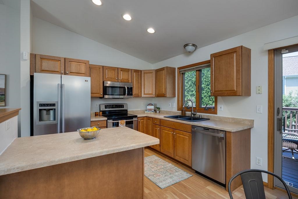 3533 Stonebridge Drive Madison, WI 53719 - Photo 9 of 43