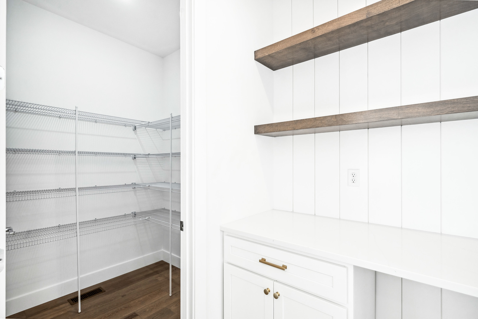 5017 Finlen Lane Bloomington, IL 61705 - Photo 26 of 60 a close view of closet