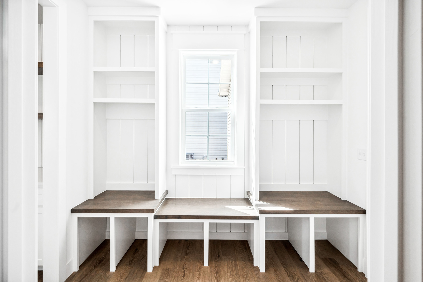 5017 Finlen Lane Bloomington, IL 61705 - Photo 29 of 60 a room with a table and a window