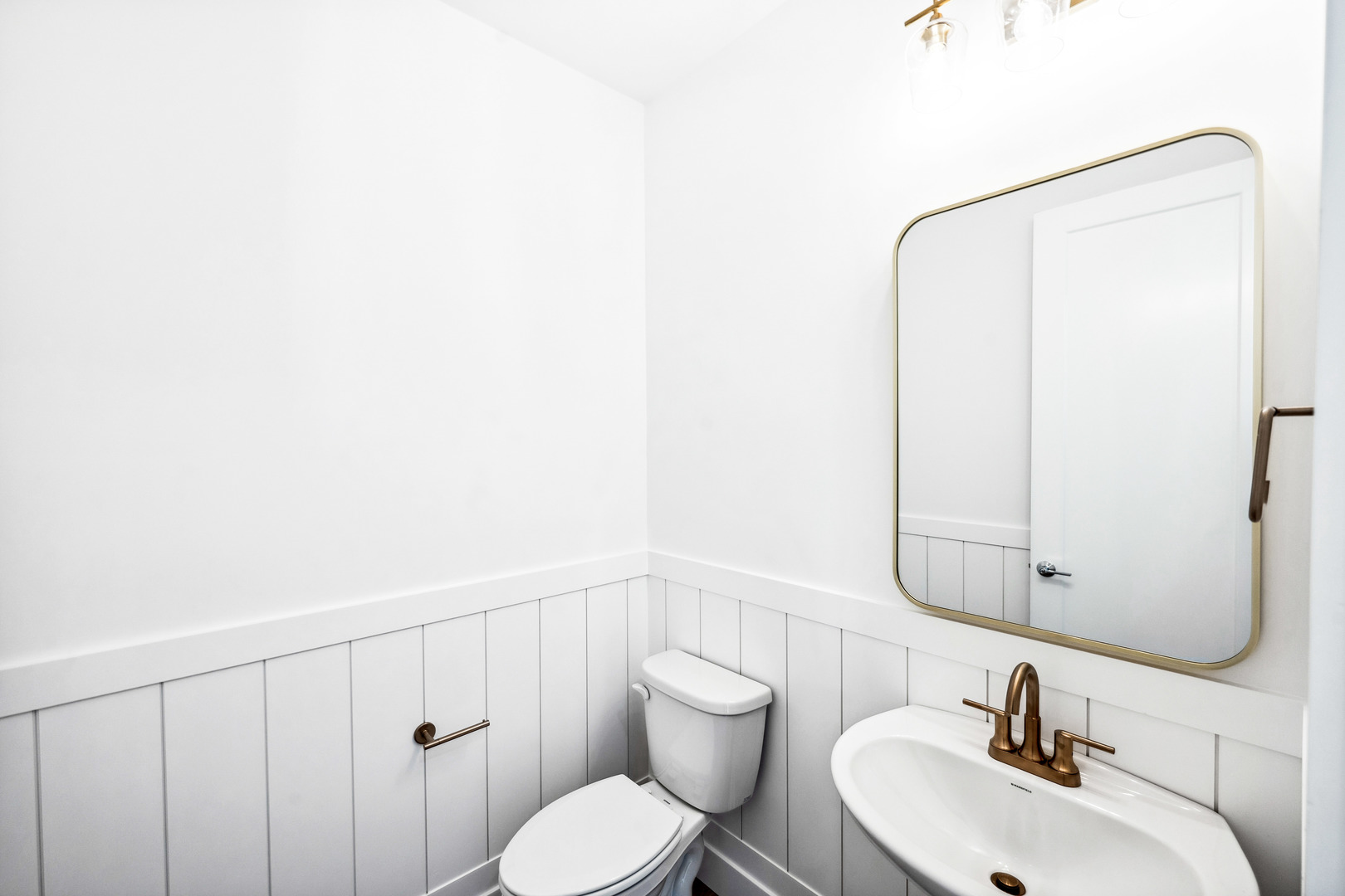 5017 Finlen Lane Bloomington, IL 61705 - Photo 10 of 60 a bathroom with a toilet a sink and mirror