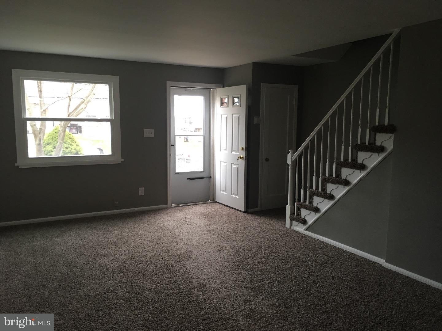 720 Grant Road Folcroft, PA 19032 - Photo 4 of 25 Living Room