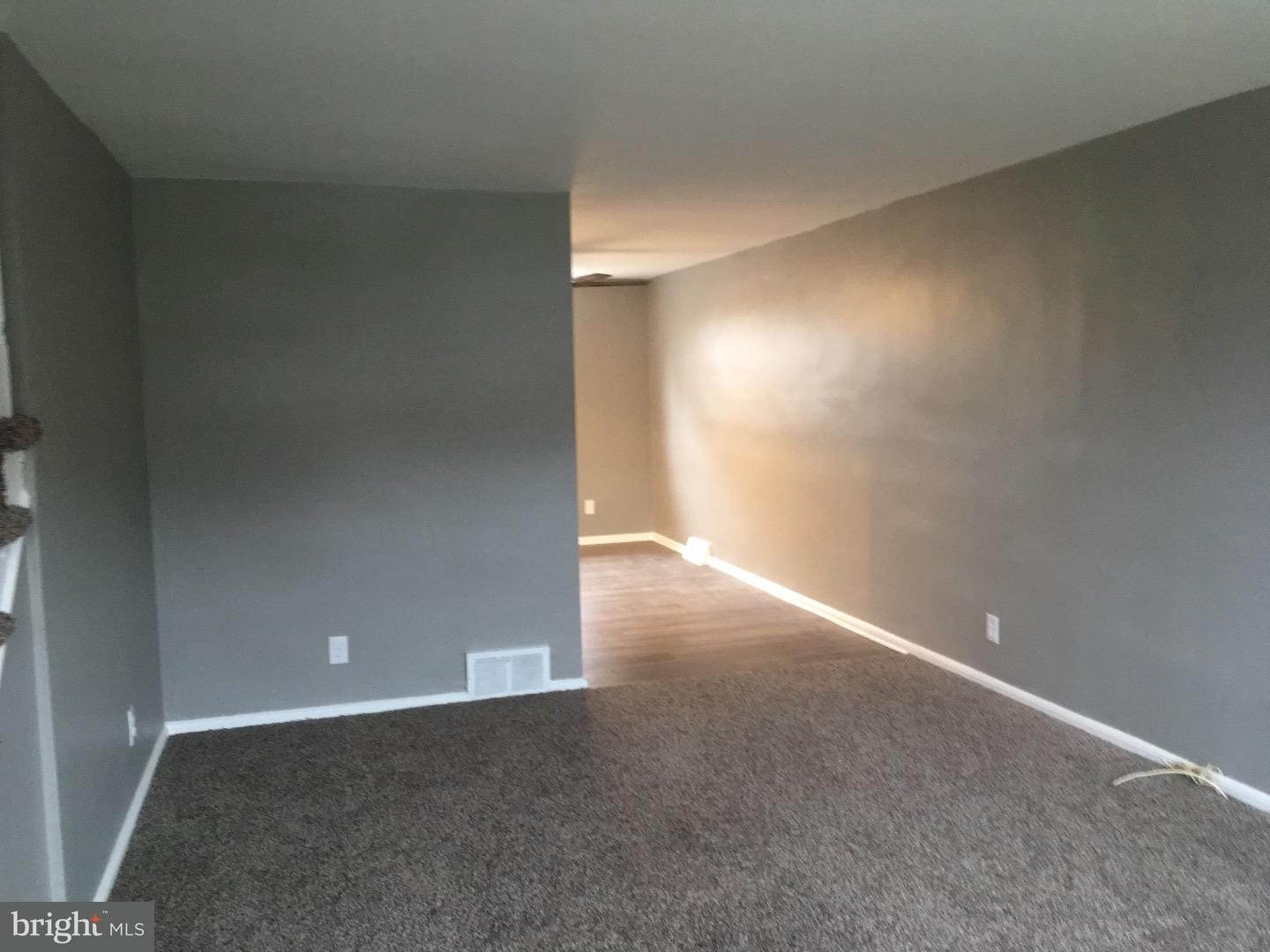 720 Grant Road Folcroft, PA 19032 - Photo 6 of 25 Living Room
