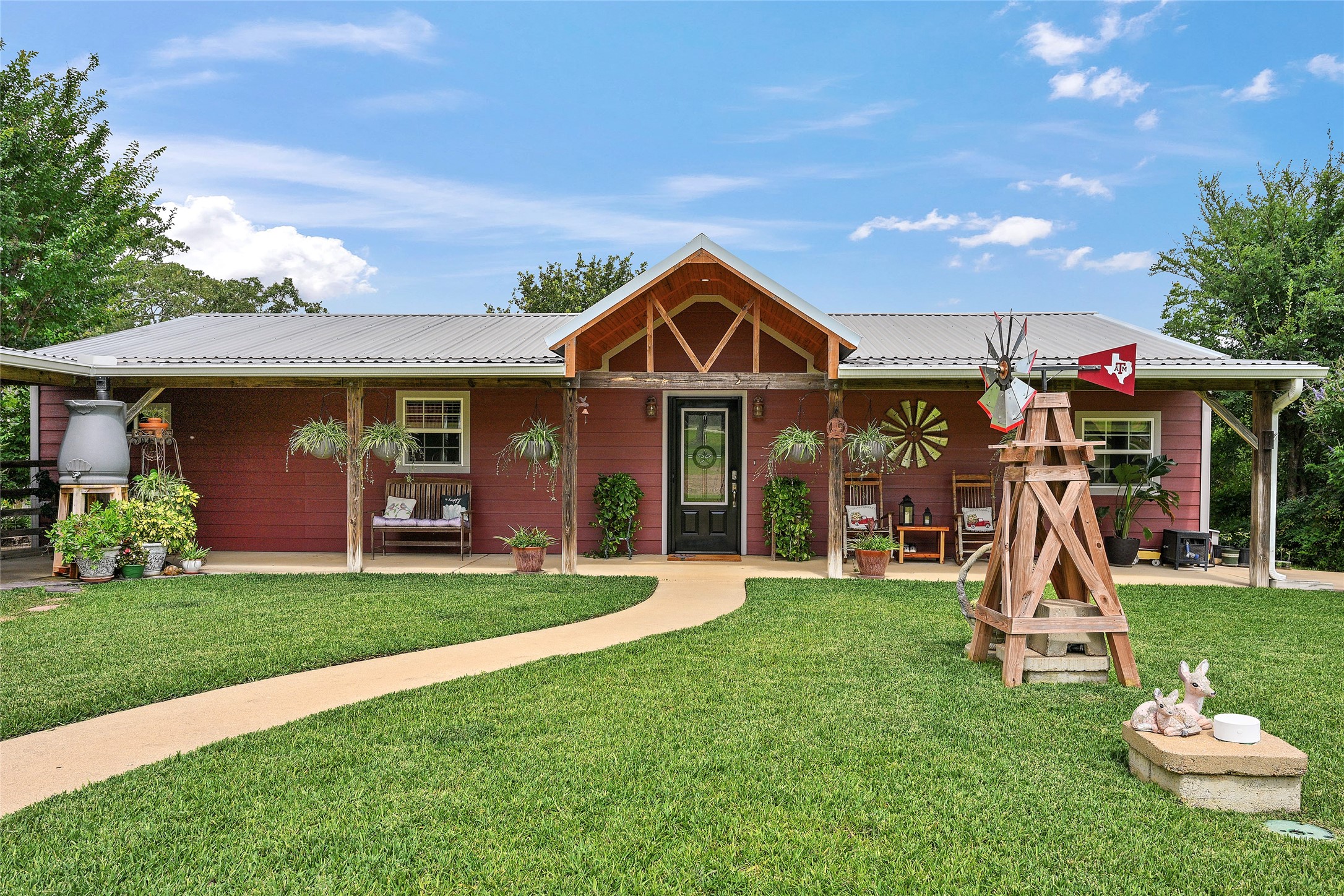 3917 Winding Road Hearne, TX 77859 - Photo 4 of 36