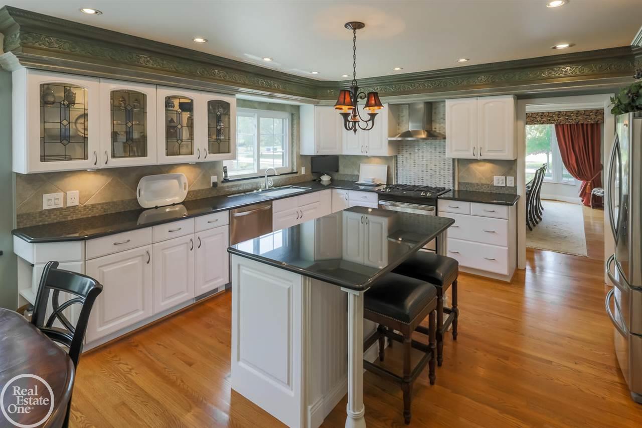 652 Middlesex Road Grosse Pointe Park, MI 48230 - Photo 19 of 75