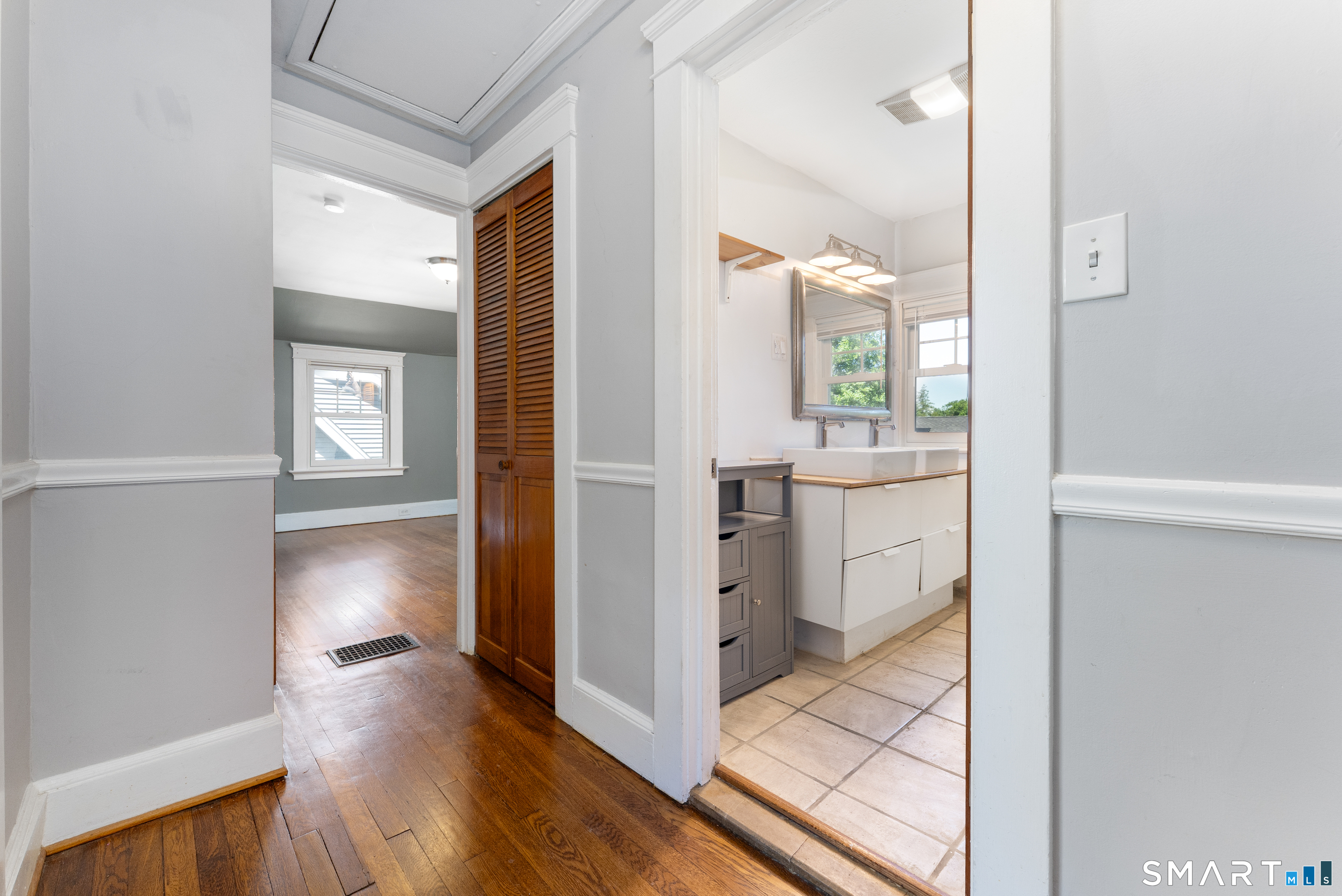 175 Augur Street Hamden, CT 06517 - Photo 22 of 38 Hallway upstairs