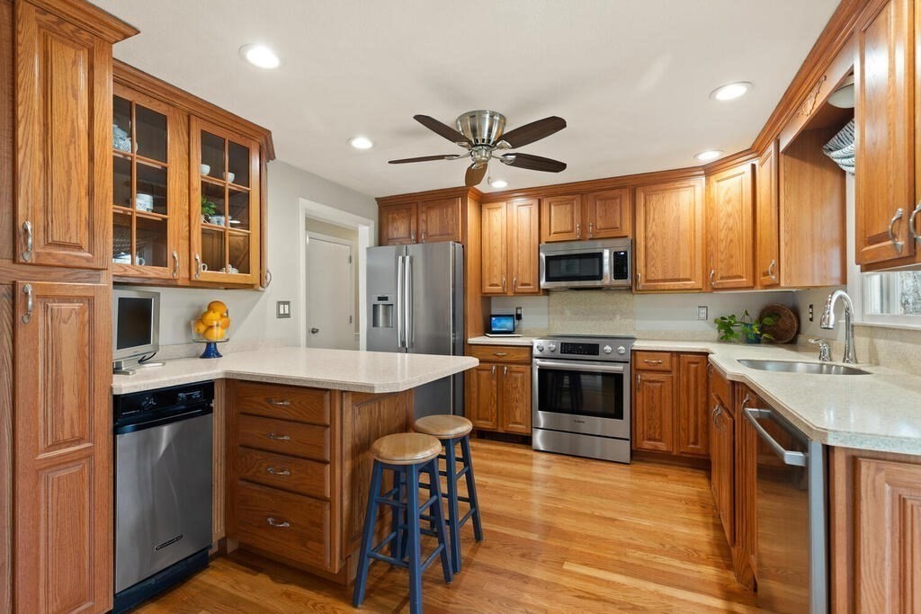 55 Red Gate Lane Reading, MA 01867 - Photo 11 of 34