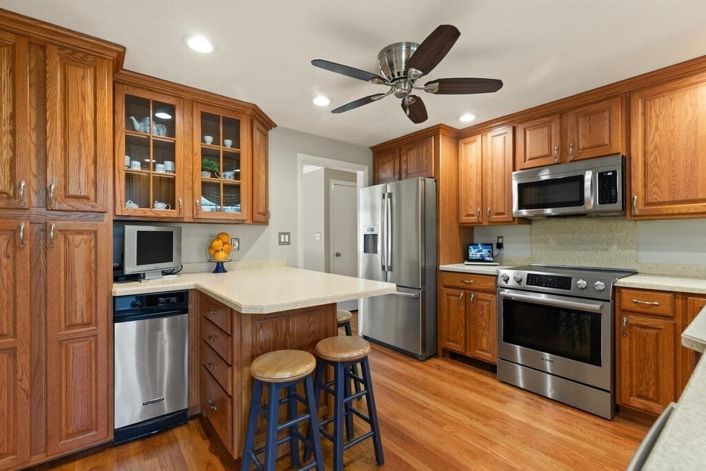 55 Red Gate Lane Reading, MA 01867 - Photo 15 of 34