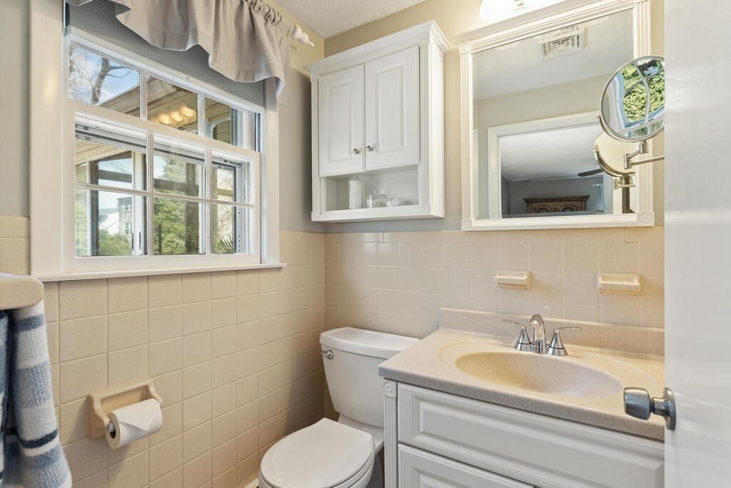 55 Red Gate Lane Reading, MA 01867 - Photo 19 of 34