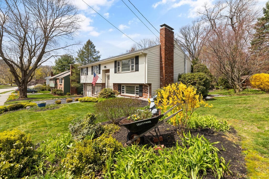 55 Red Gate Lane Reading, MA 01867 - Photo 2 of 34