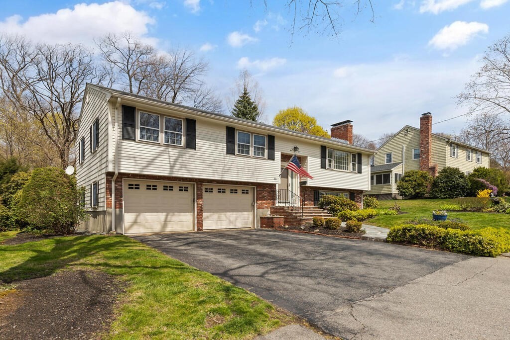 55 Red Gate Lane Reading, MA 01867 - Photo 3 of 34