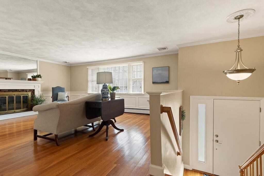 55 Red Gate Lane Reading, MA 01867 - Photo 5 of 34