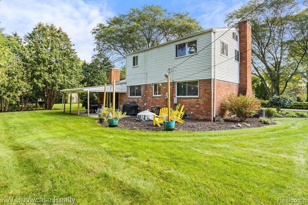 7122 Springridge Road West Bloomfield, MI 48322 - Photo 6 of 36