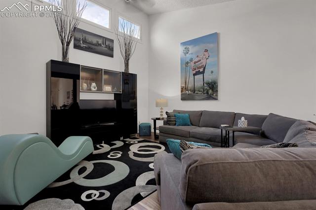 302 Raspberry Lane Monument, CO 80132 - Photo 3 of 31