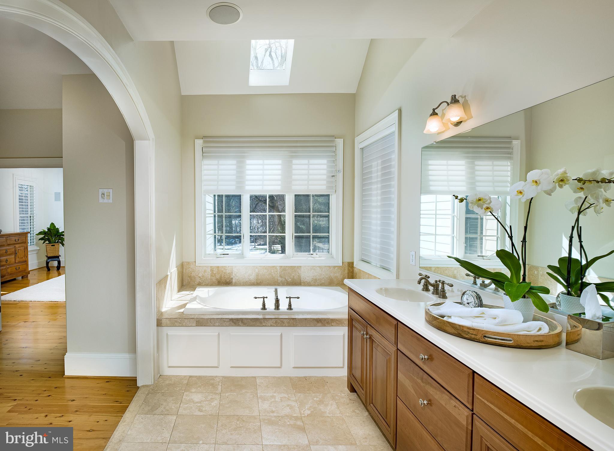 1021 Whitegate Road Wayne, PA 19087 - Photo 28 of 48 Bathroom