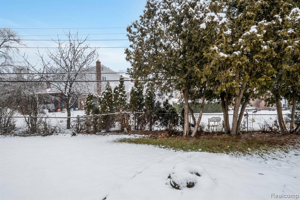 2651 Common Road Warren, MI 48092 - Photo 27 of 28