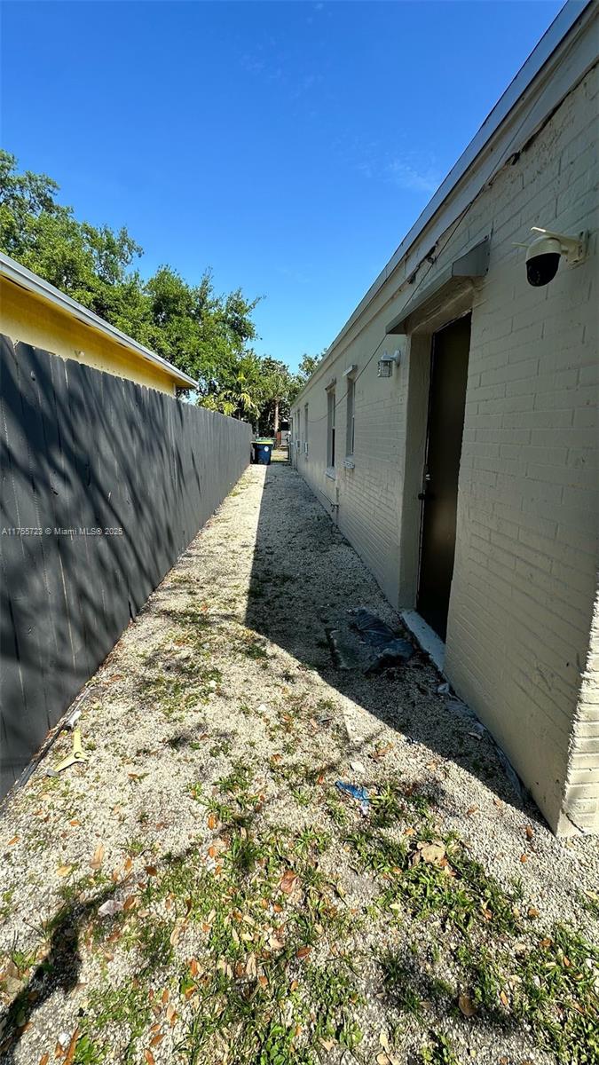 715 Southwest 6th Street, Unit 2 Dania Beach, FL 33004 - Photo 14 of 18