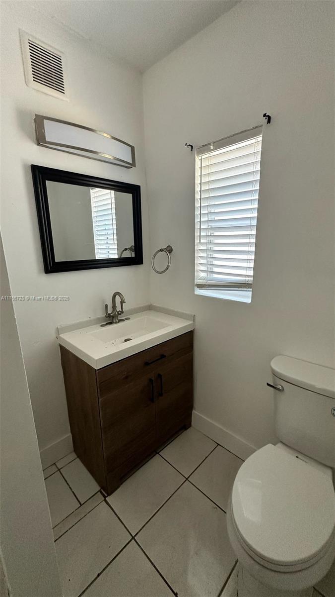 715 Southwest 6th Street, Unit 2 Dania Beach, FL 33004 - Photo 10 of 18