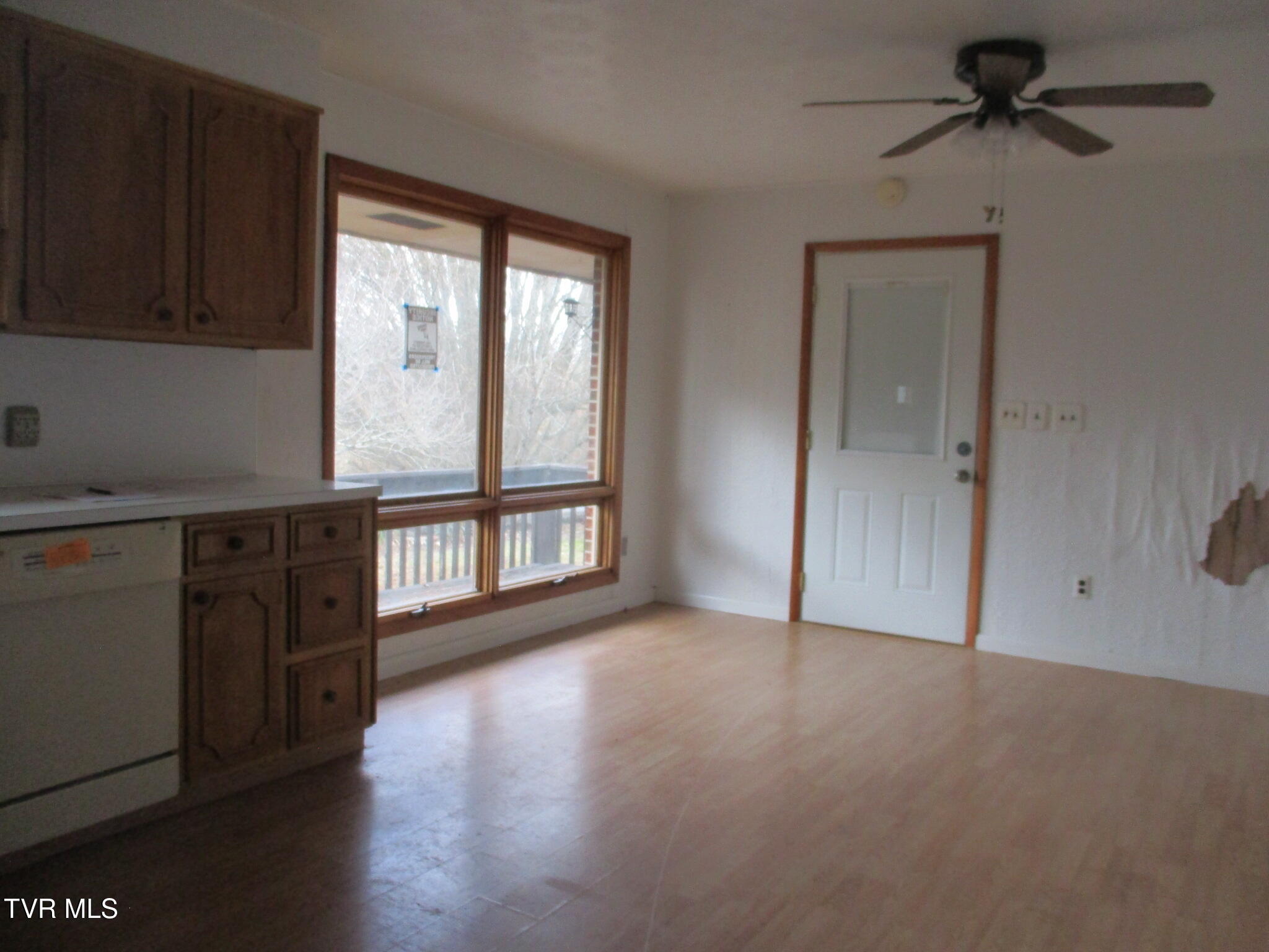 157 Raintree Drive Kingsport, TN 37665 - Photo 3 of 12 IMG_1797