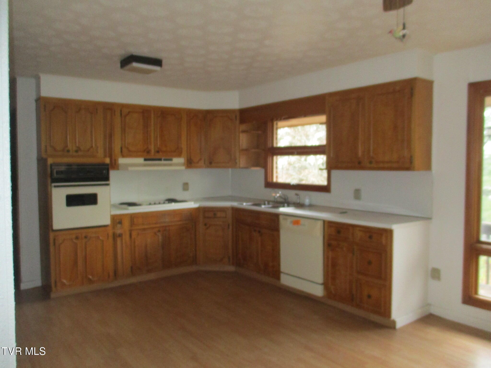 157 Raintree Drive Kingsport, TN 37665 - Photo 4 of 12 IMG_1793
