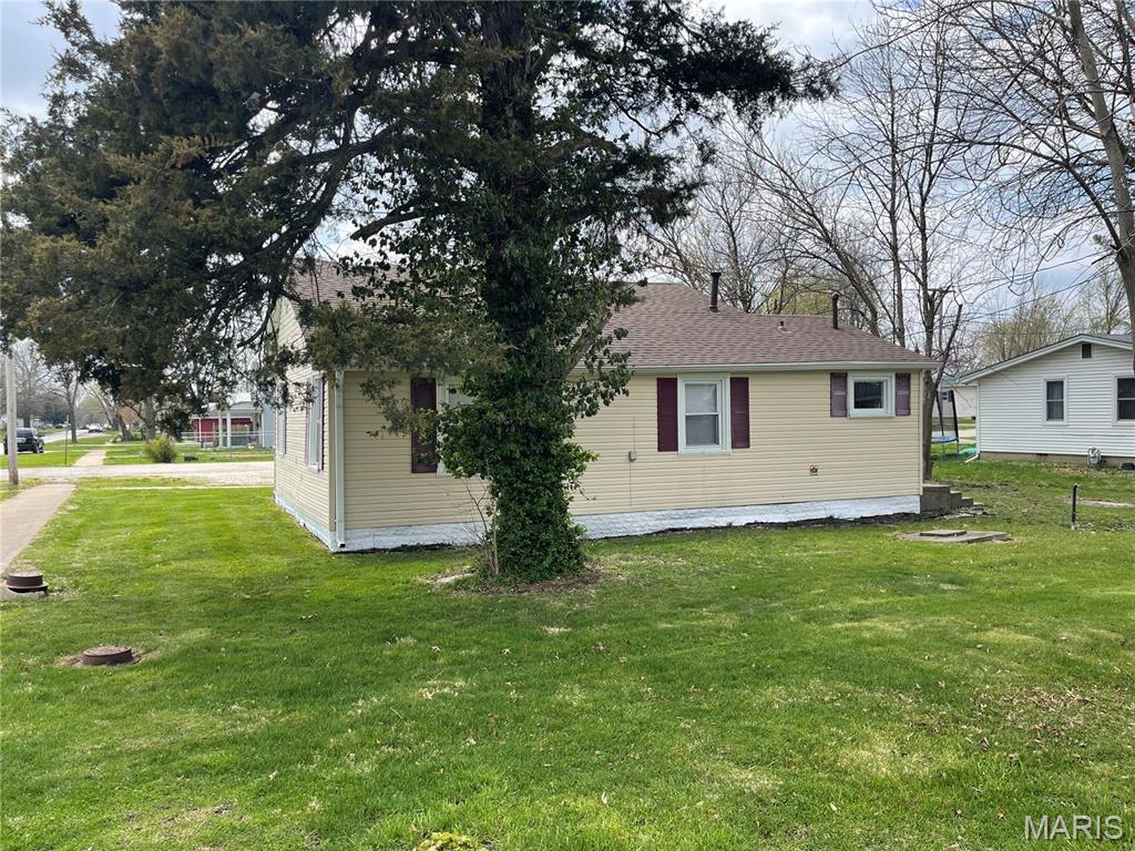 111 McKay Street Macon, MO 63552 - Photo 2 of 13