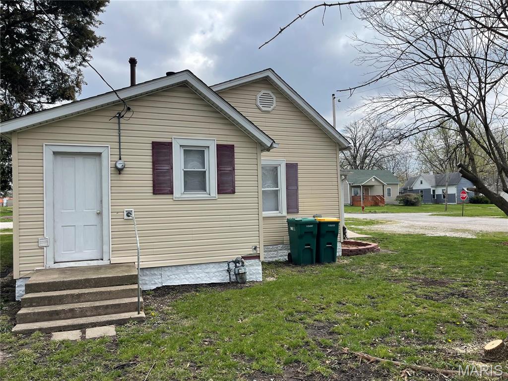 111 McKay Street Macon, MO 63552 - Photo 3 of 13