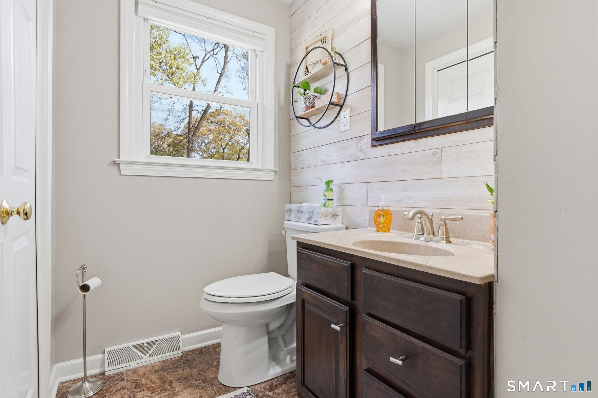 25 Forest Road East Lyme, CT 06357 - Photo 22 of 40
