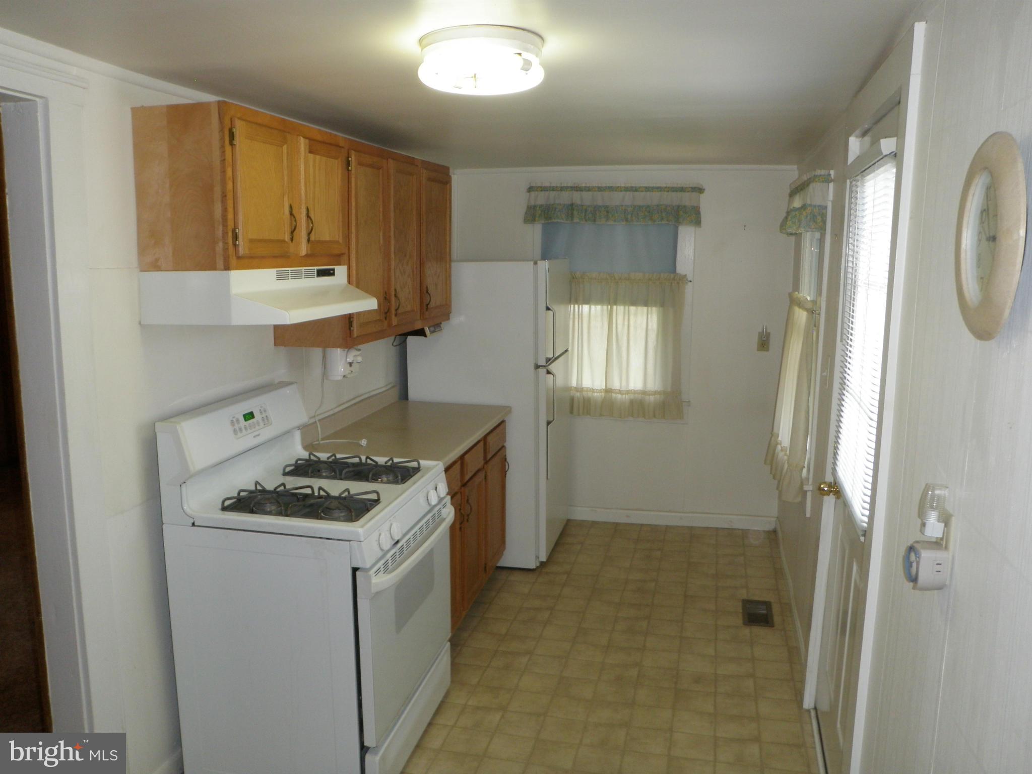 1329 Edna Road Pasadena, MD 21122 - Photo 11 of 24 Kitchen