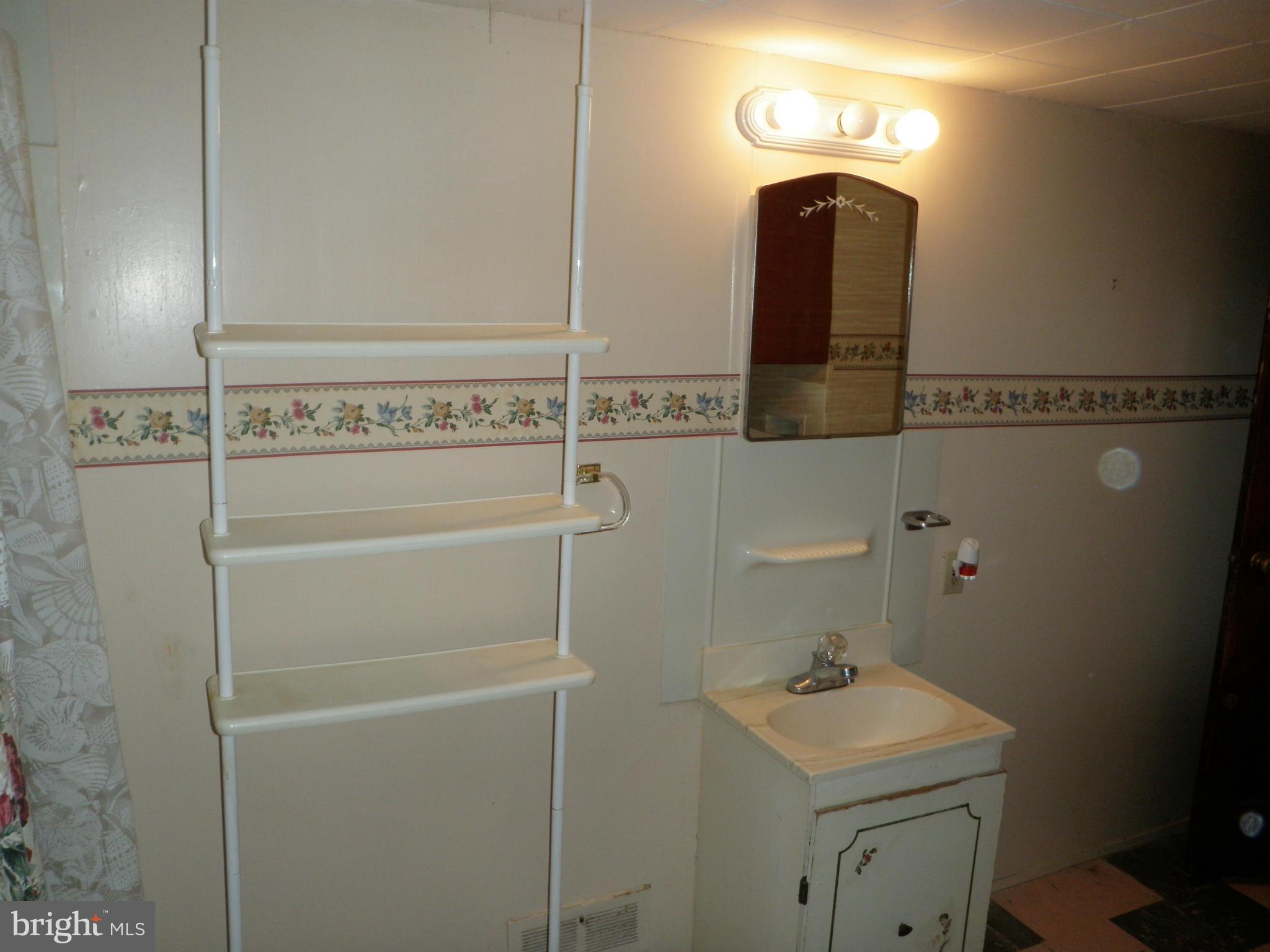 1329 Edna Road Pasadena, MD 21122 - Photo 19 of 24 Bath