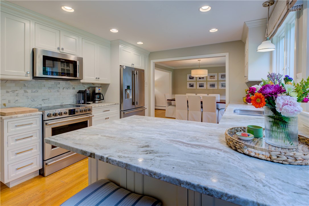 22 Pinetop Road Barrington, RI 02806 - Photo 13 of 40