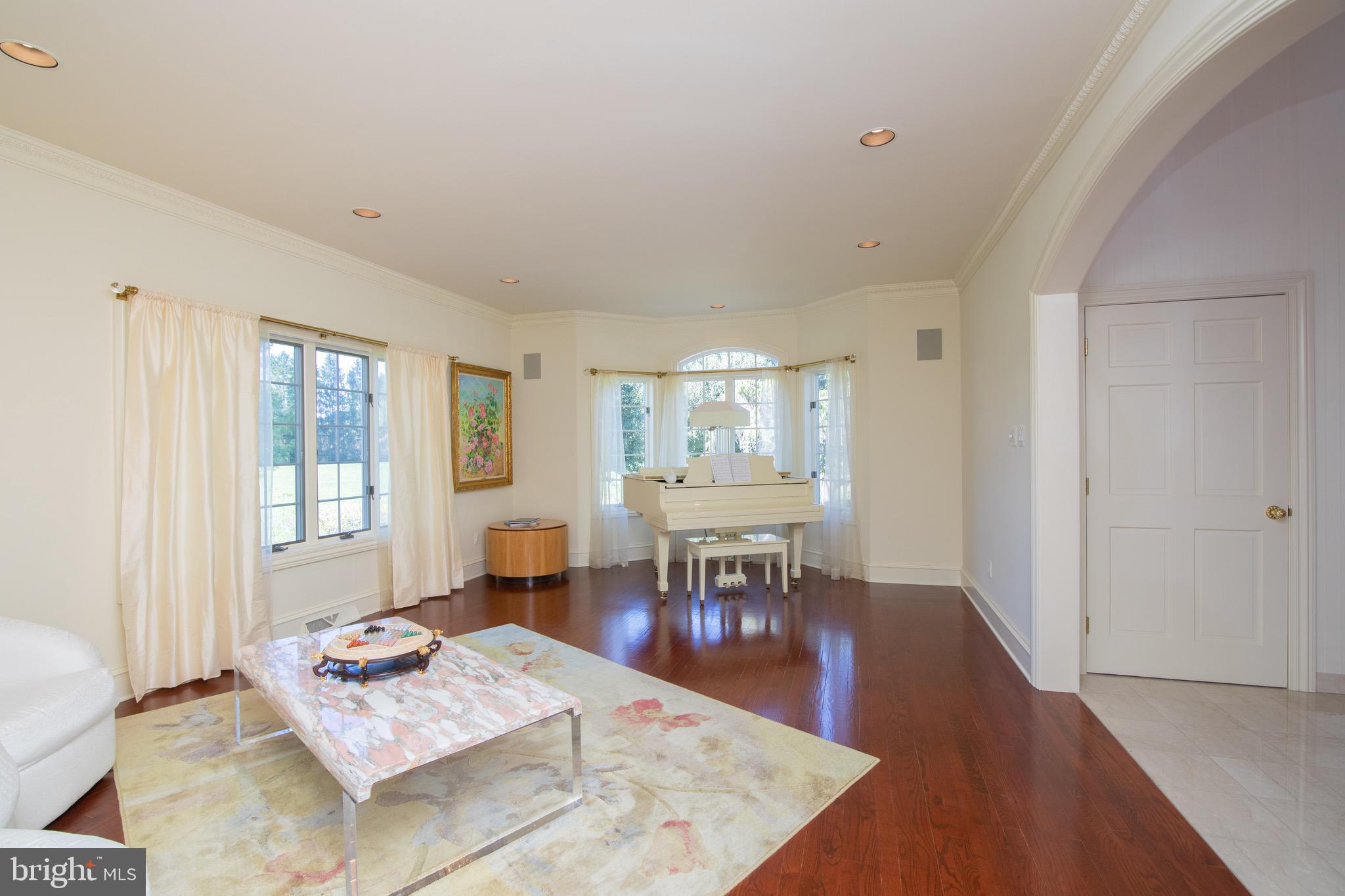 750 Cox Road Moorestown, NJ 08057 - Photo 5 of 67 Living Room